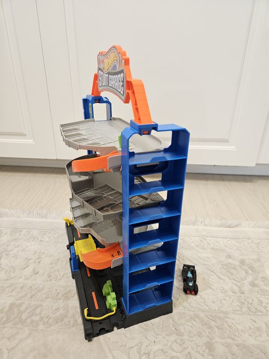 Set de joaca Hot Wheels City - Stunt garage