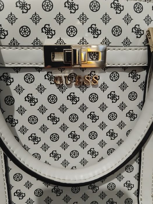 Дамска чанта Guess