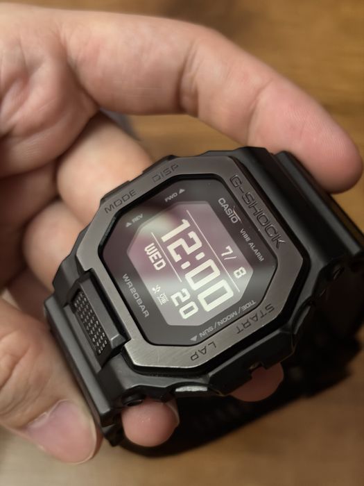 Часы Casio G-Shock GBX-100 - в отличном состоянии