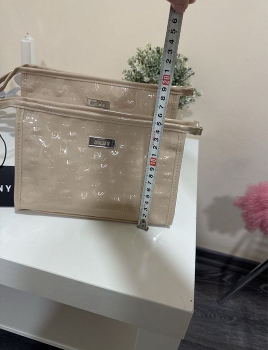 DKNY НОВИ козметични несесери