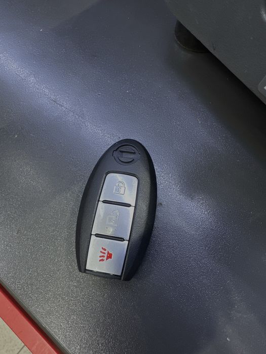 Carcasa nissan fara logo