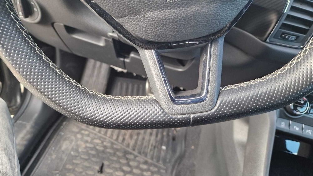 Volan Skoda Kodiaq cu padele - stare foarte buna