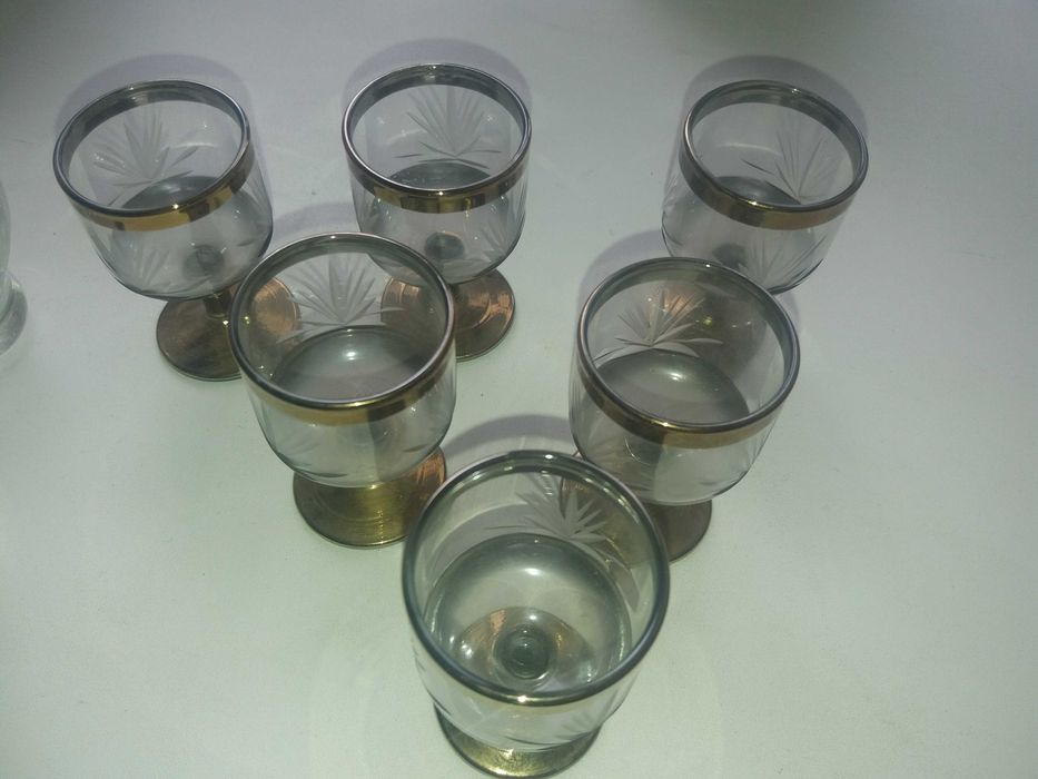 Продам молочницу и рюмки