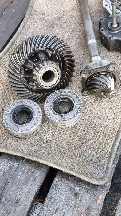 Передний редуктор на Subaru Outback 2012 год