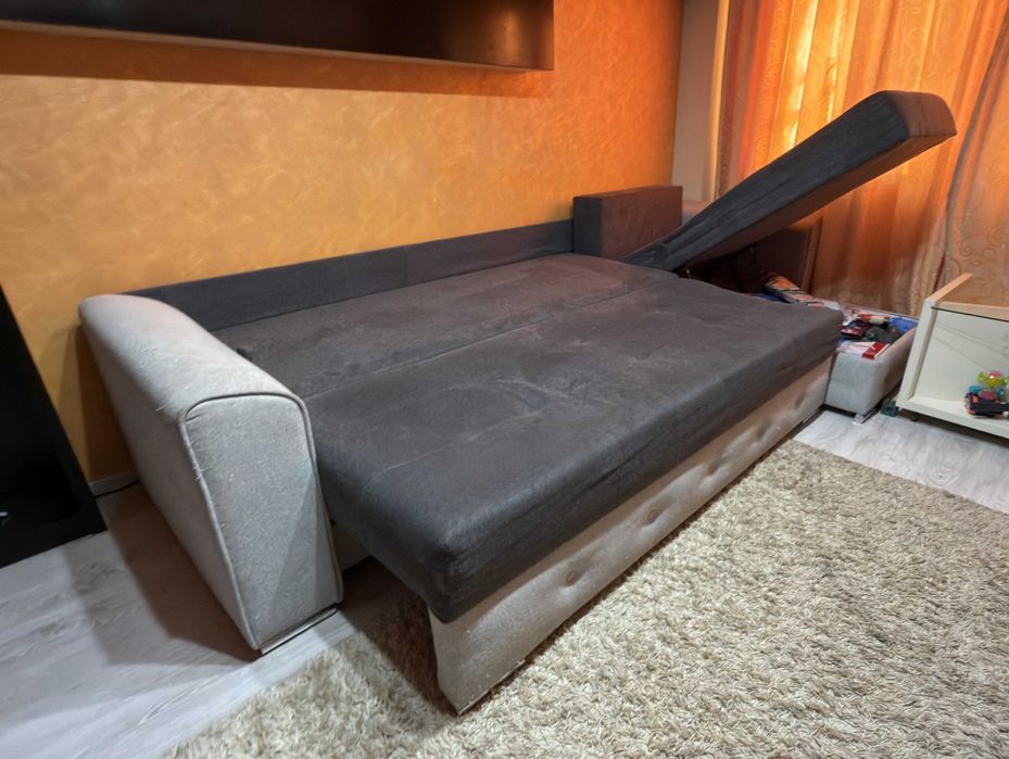 Canapea colț extensibilă mare, comodă și spațioasă + bonus fain inclus