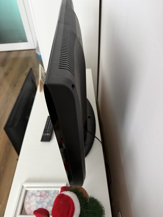 Televizor LCD Toshiba 81 cm