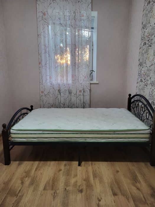 Продается кровать с ортопедическим матрасом