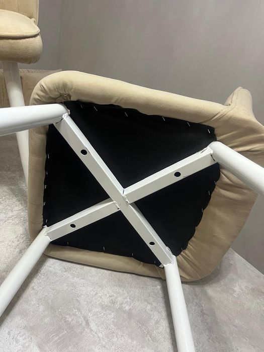 Кухонный стол со стульями