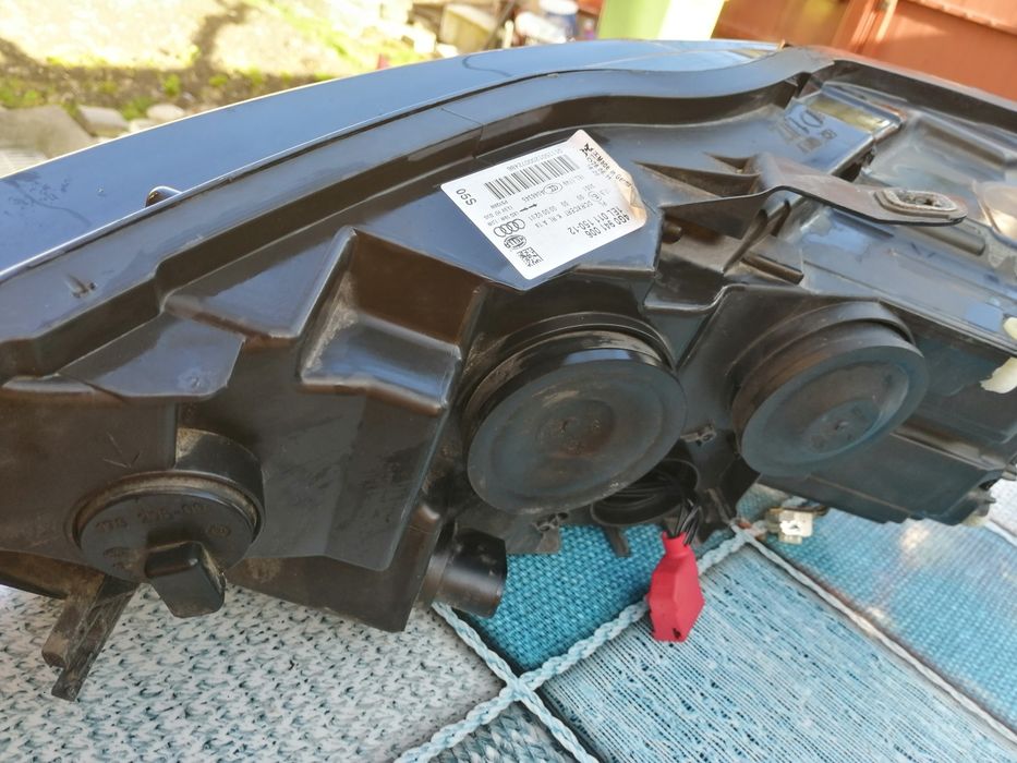 Vând far dreapta Audi A6