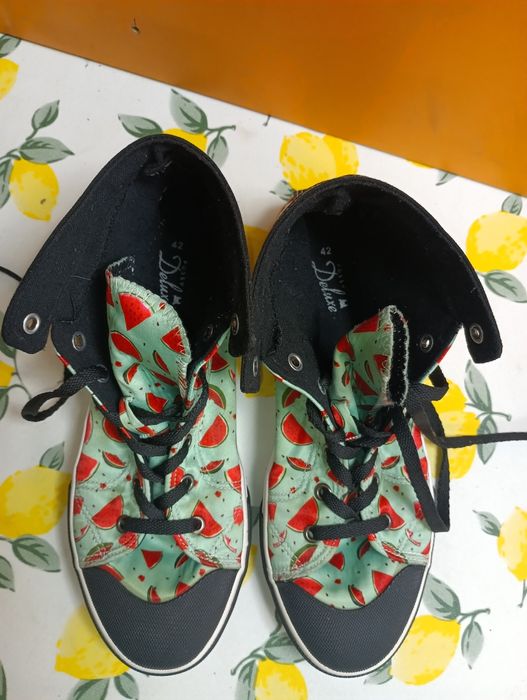 Deluxe N 42 кецове на Дини - 27 лв