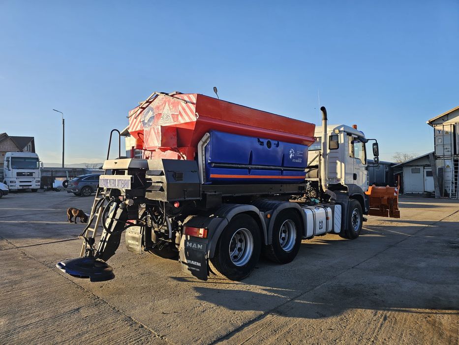 Cap tractor echipat sararita dezapezire