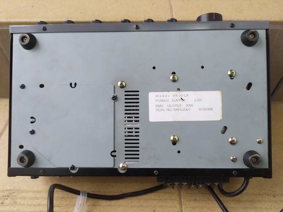 Професионален усилвател.