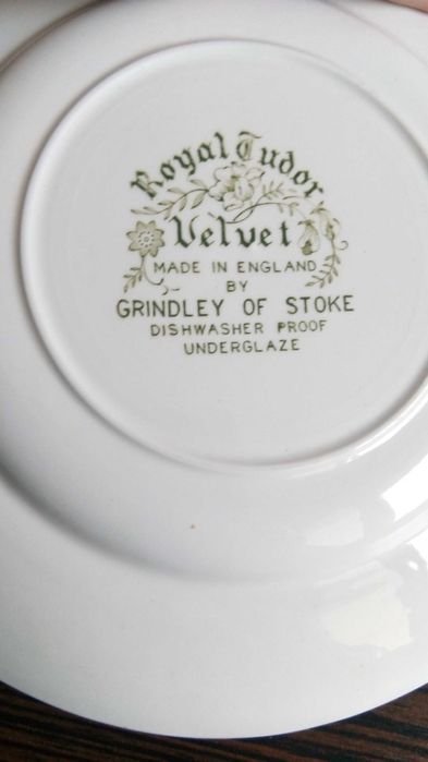 Сервиз за Чай на Английскa марка Royal Tudor