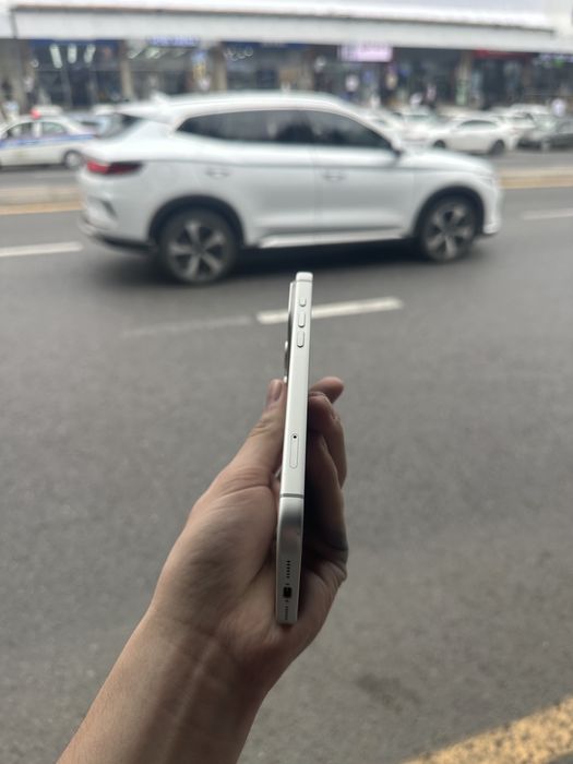 Iphone 17 pro max sotiladi