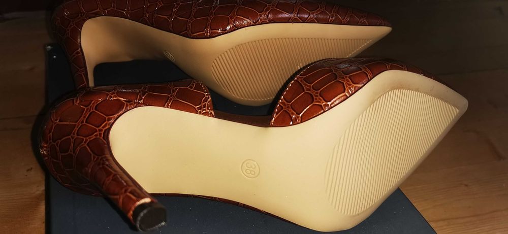 Чисто нови обувки-продават се спешно