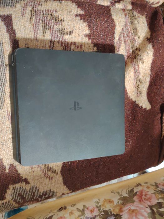 Vând PS 4 piesee