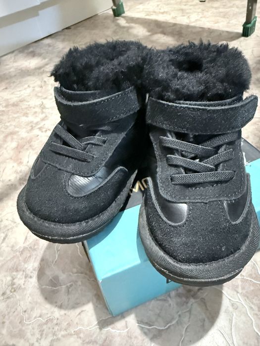 Продам зимние ботиночки