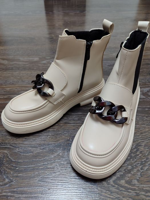 Продаю осенние  ботинки