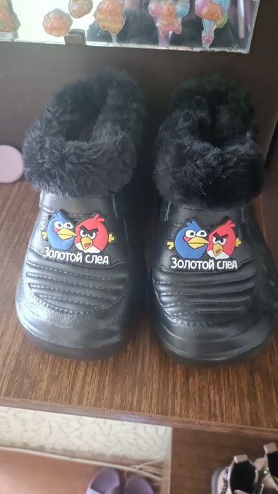 Продам детскую обувь