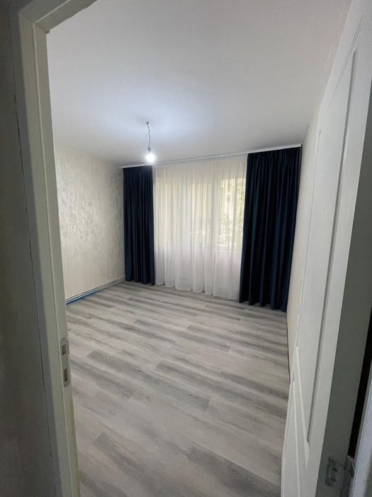Vand apartament 3 camere complet renovat