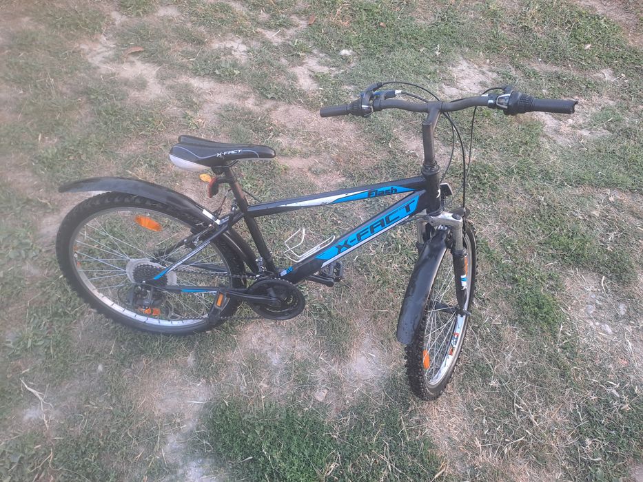 Vând bicicletă roti pe 24 în stare bună de funcționare.
