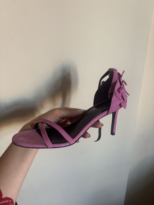 Обувки на ток от Ingiliz