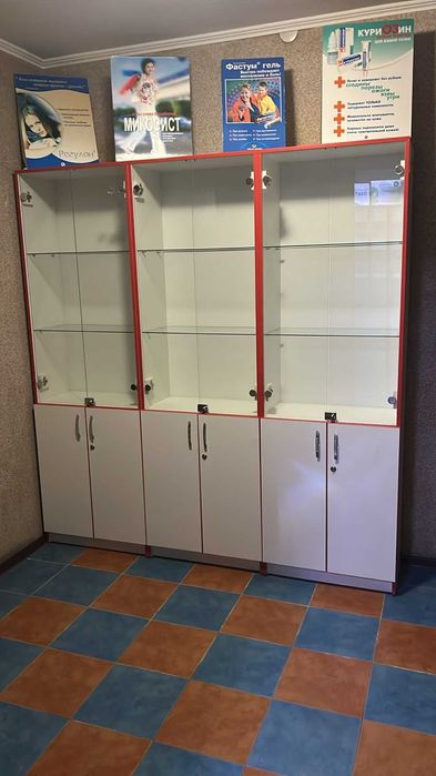 Шкафы с витриной