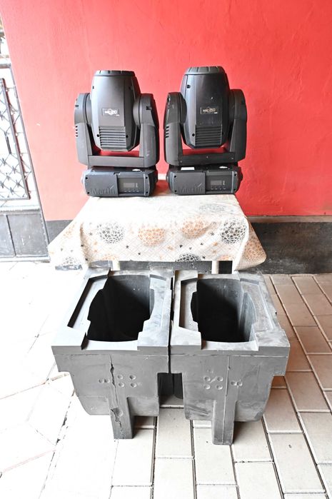 Vand 4 proiectoare profesionale MARTIN MAC 250 ENTOUR.