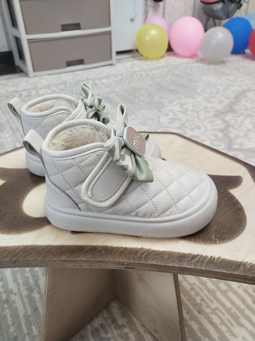 Продам детские ботинки