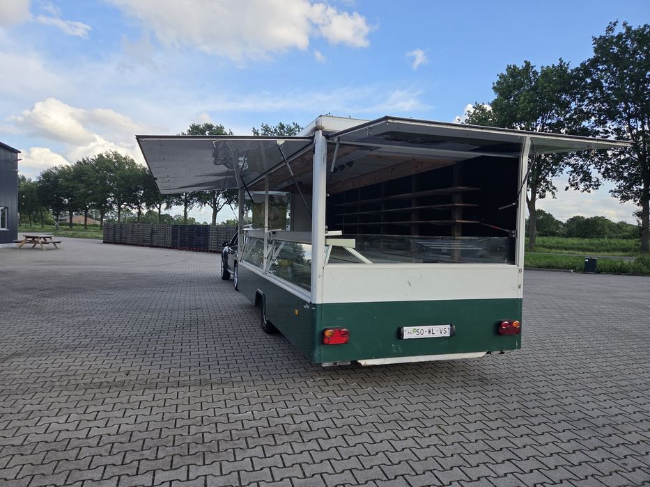 Foodtruck. Foodtrailer. Rulota. frigorific