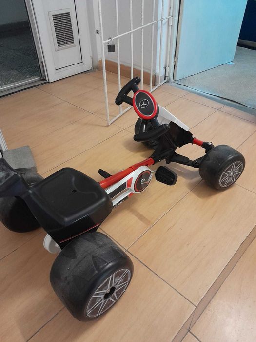 Kart cu pedale Injusa Mercedes-Benz, 3-6 ani, stare buna