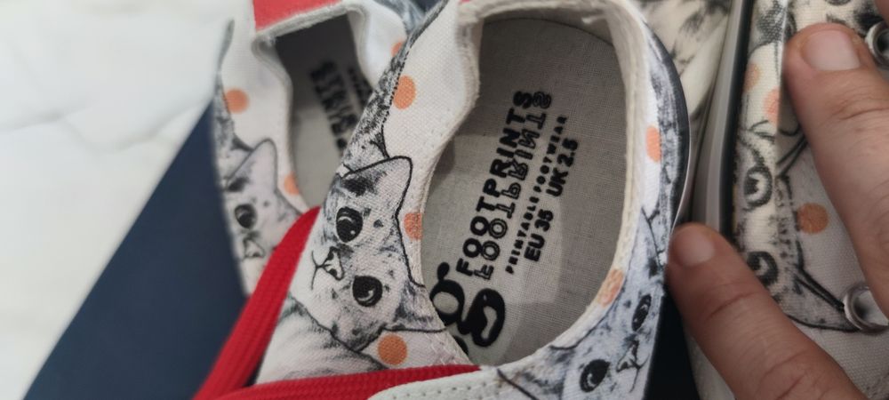 Tenisi pisicuțe mărimea 35 și 37 SET