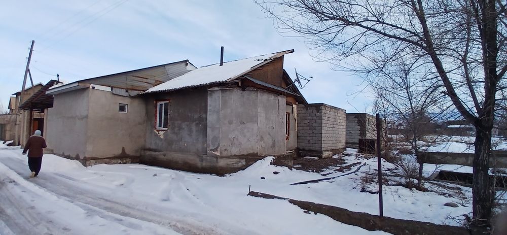 Участок с дачи во дворе магазин