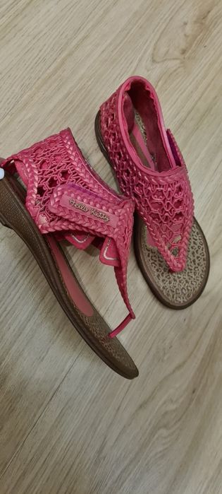 Продам сандалии,  сланцы.