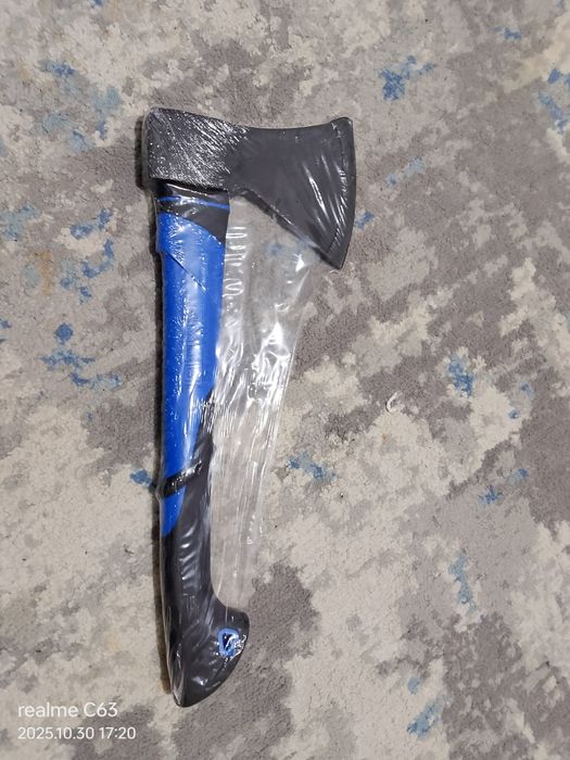 Срочно продам топор новый