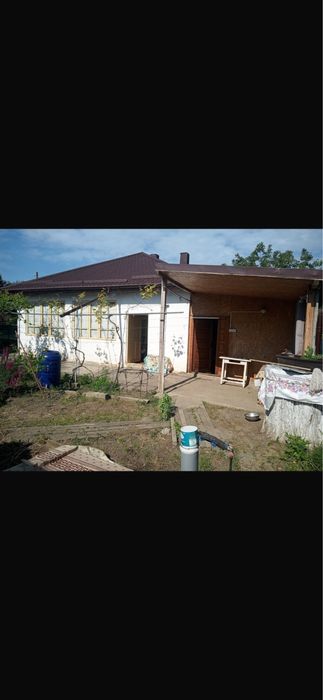 Casa in satul iazu