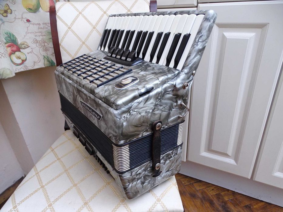 Акордеон Велтмайстер Стела 60 баса