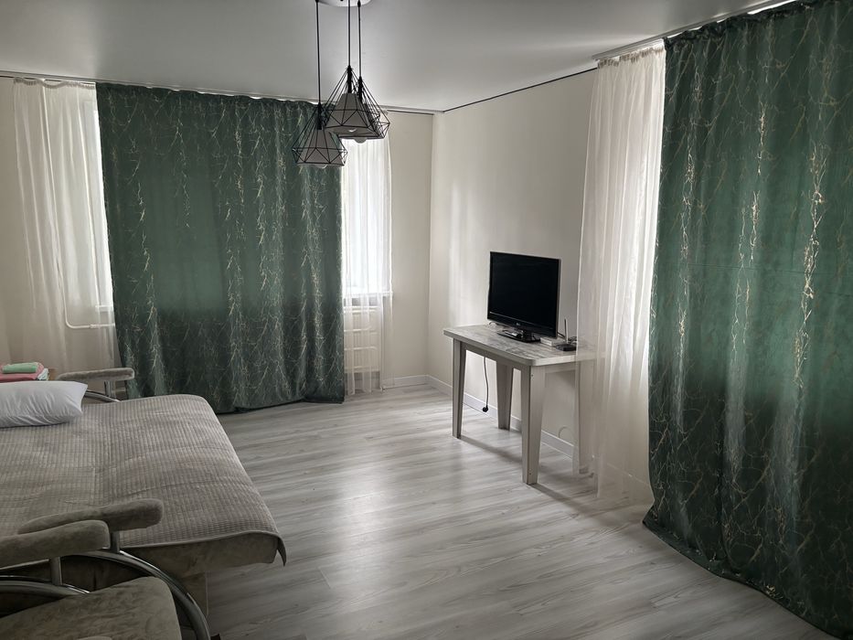 Сдам -1-2 комн кв суточно .