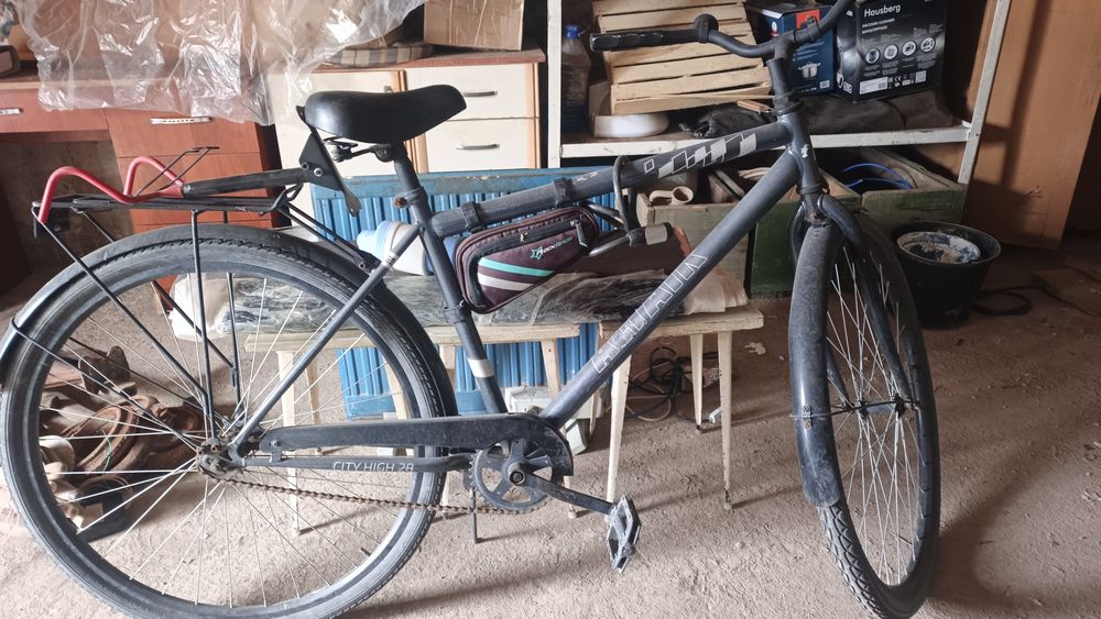 Велосипед с креплением на стену