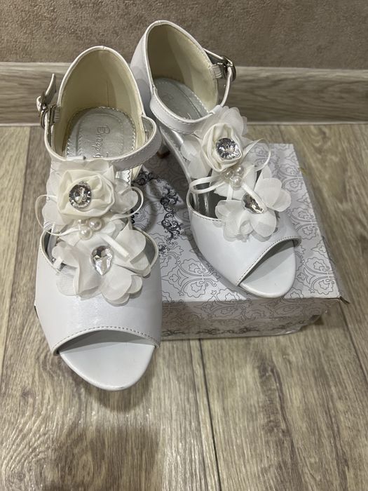 Детские туфли