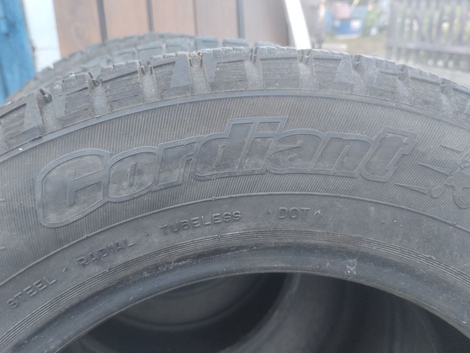 Продам зимнюю резину.