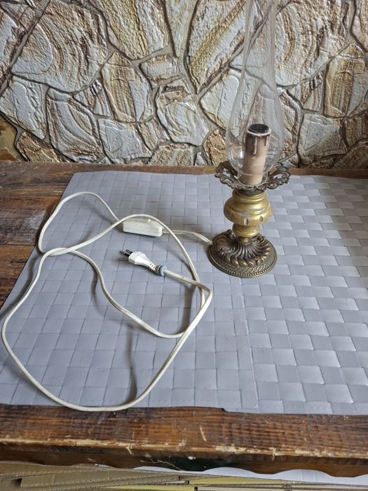 Бронзова лампа работеща