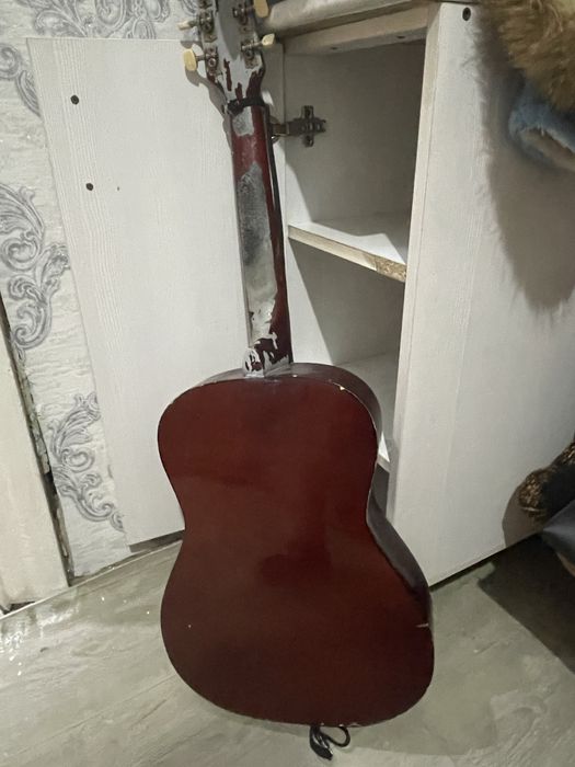 Акустическая гитара б/у