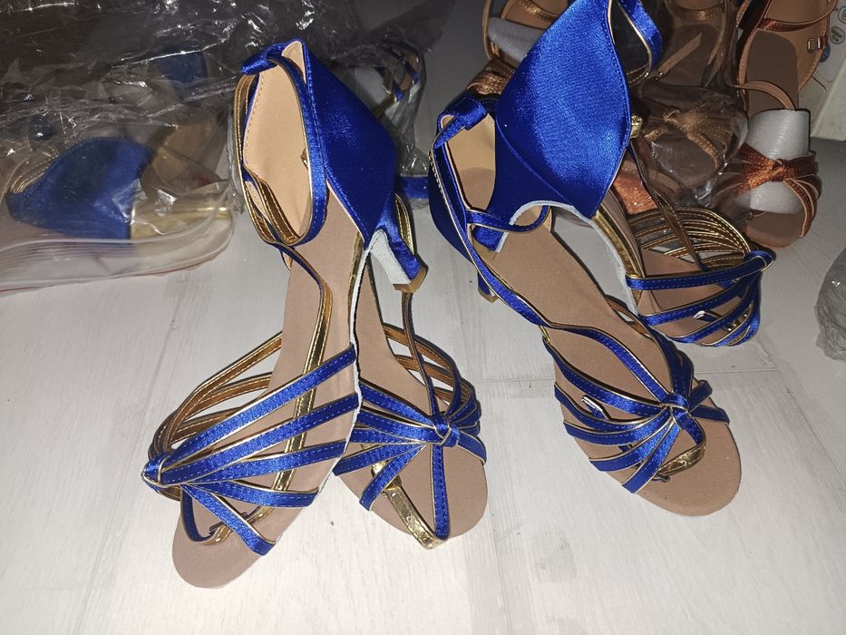 Продам спортивно бальные туфли