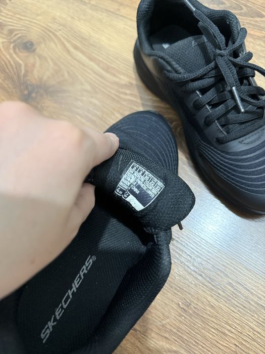 Продам обувь skechers