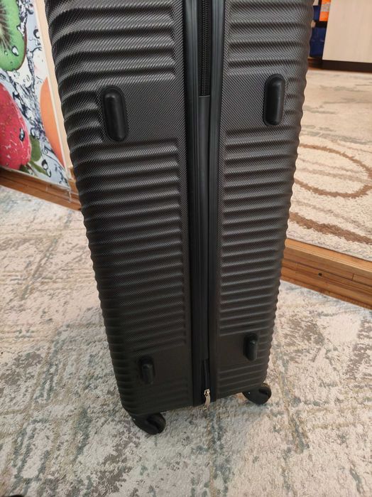 Дорожный чемодан в отличном состоянии