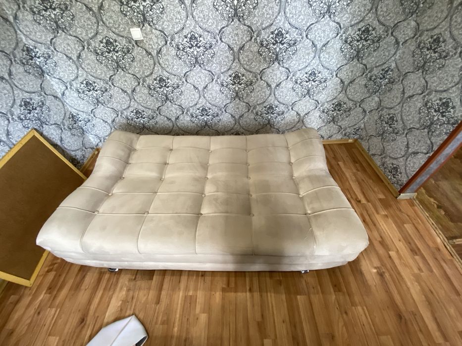 Диван  раскладывается.