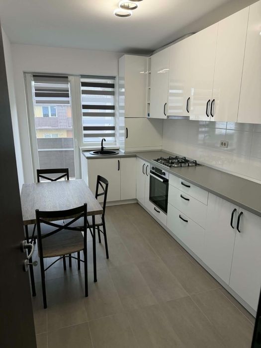 De vanzare apartament 2 camere decomandat