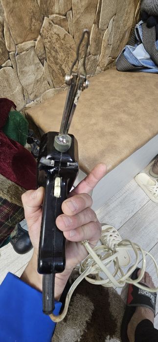 Pistol de lipit romanesc