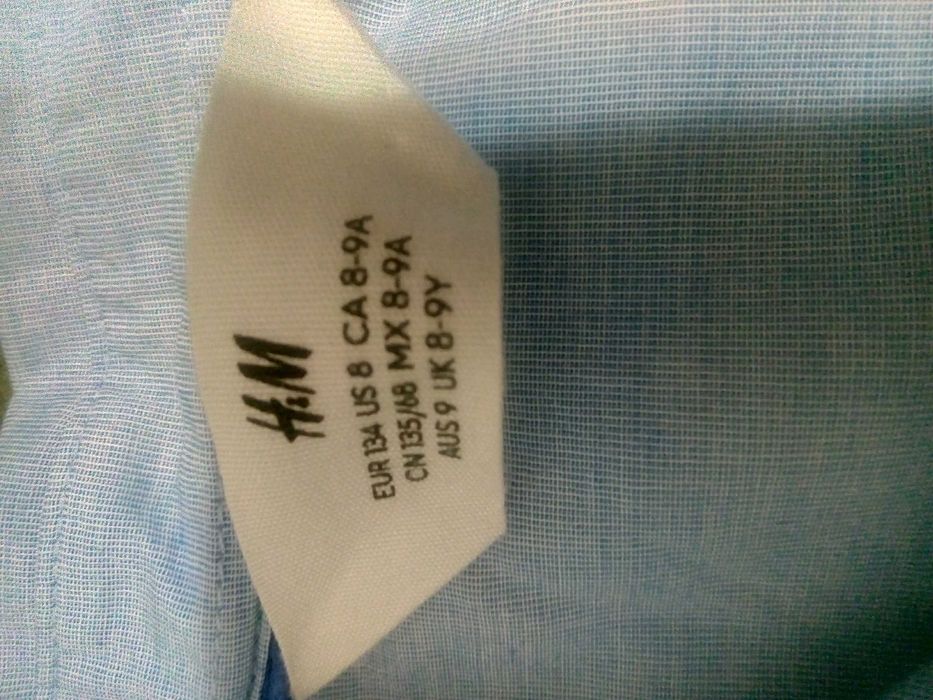 Vând cămăși  pt copii și pulovere